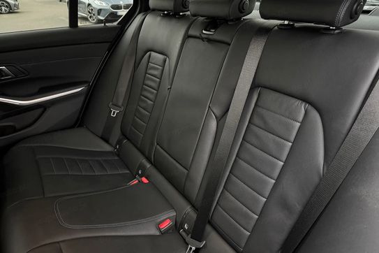 BMW Seria 3 330i xDrive M Sport