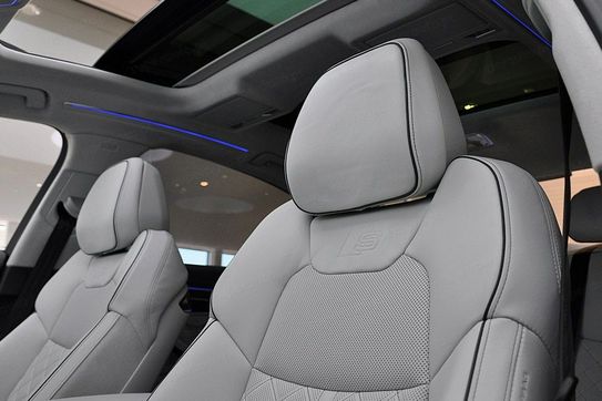 Audi A8 L 60 TFSI e quattro S Line