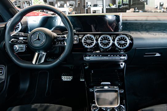 Mercedes CLA 200 mHEV AMG Line 7G-DCT