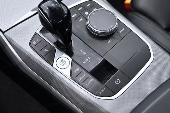 BMW Seria 3 320d xDrive Advantage aut