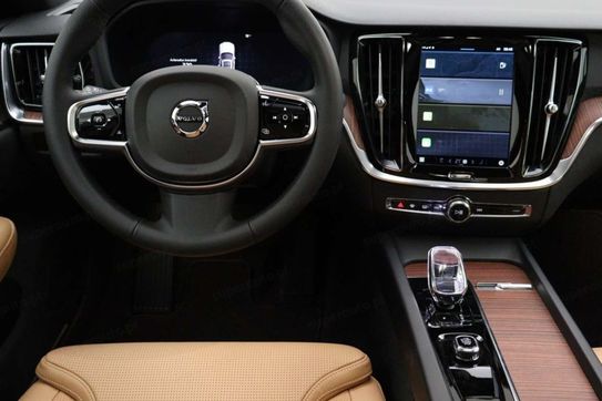 Volvo V60 B4 B Plus Dark