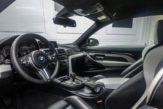 BMW Seria 4 M4 Competition