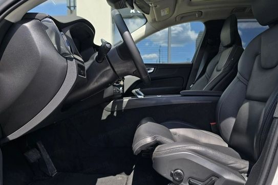 Volvo XC60 B5 B AWD Ultra Dark