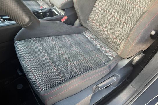 Volkswagen Golf GTI 2.0 TSI DSG