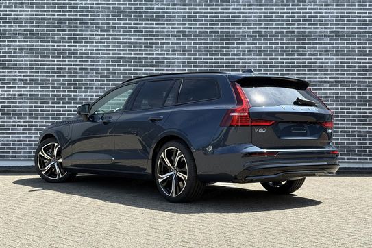 Volvo V60 T6 AWD Plug-In Hybrid Ultra Dark