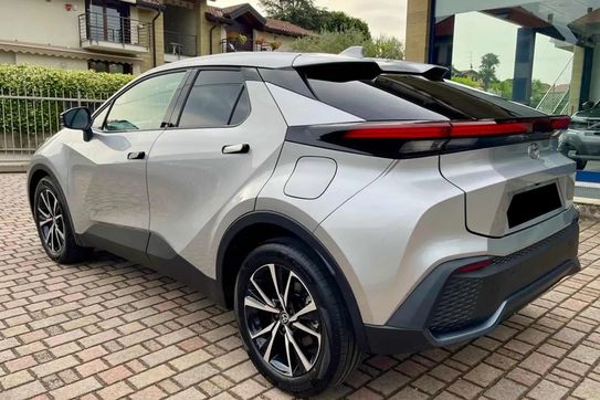 Toyota C-HR Style 2.0 Hybrid Dynamic Force Plug-in