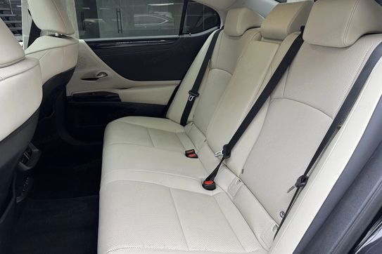 Lexus ES 300h Business Edition
