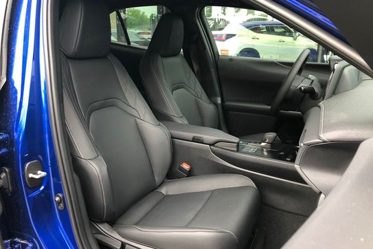 Lexus UX 300h F Sport Design