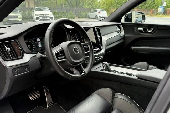 Volvo XC60 B5 B AWD R-Design