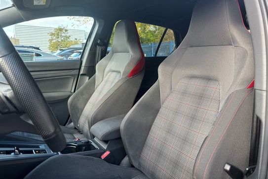 Volkswagen Golf GTI 2.0 TSI DSG