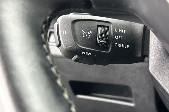 Peugeot 3008 Allure Pack 1.6 Hybrid e-EAT8 4x4