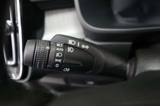 Volvo XC40 B4 Plus Dark