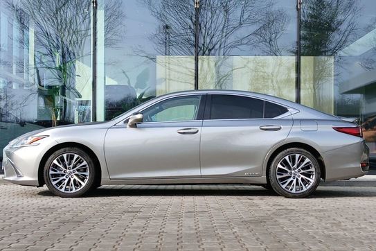 Lexus ES 300h Business Edition +