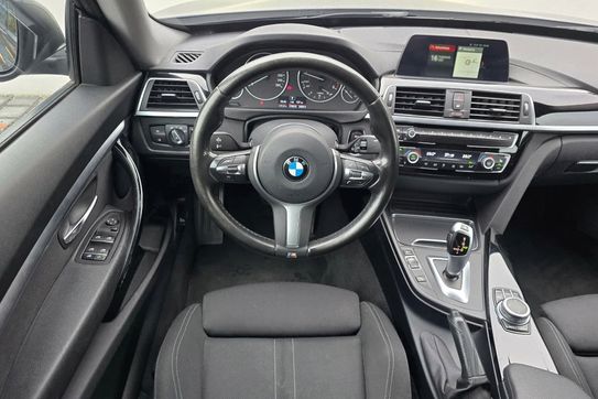 BMW Seria 3 320d xDrive Sport Line sport-aut