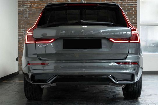 Volvo XC60 B5 AWD Ultra Dark