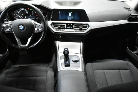 BMW Seria 3 Touring 320d xDrive Advantage