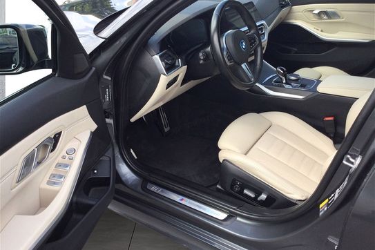 BMW Seria 3 330e xDrive M Sport
