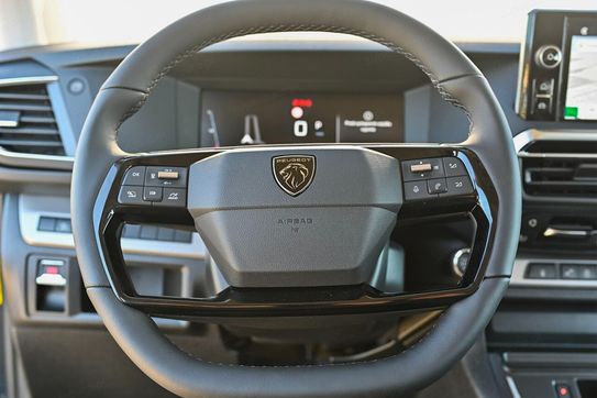 Peugeot Traveller Long L2H1 Business EAT8