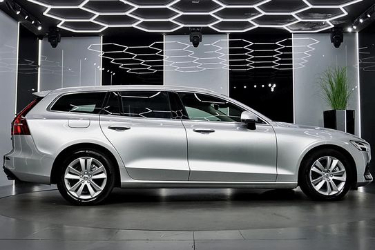 Volvo V60 B4 B Momentum Pro