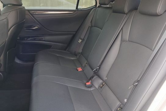 Lexus ES 300h Business Edition