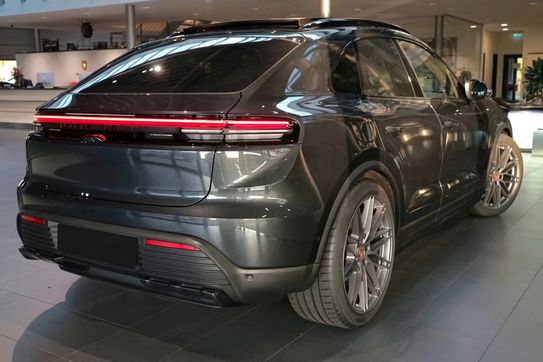 Porsche Macan 4