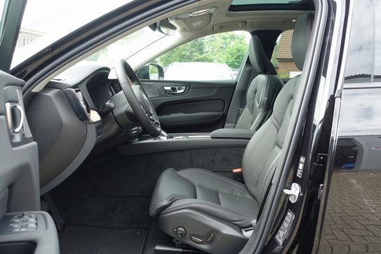 Volvo XC60 B5 B AWD Ultra Dark