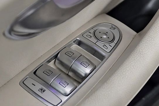 Mercedes Klasa E 300 9G-TRONIC