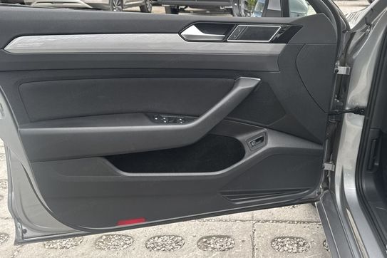 Volkswagen Passat Business 1.5 TSI  DSG