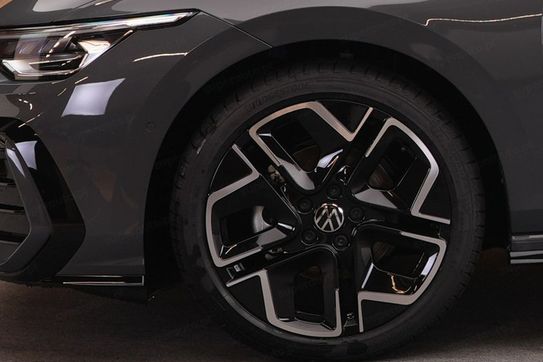 Volkswagen Golf R-Line Plus 1.5 eTSI mHEV