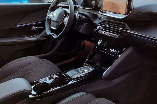 Peugeot 2008 GT Exclusive e-DCS6 1.2 PureTech mHEV