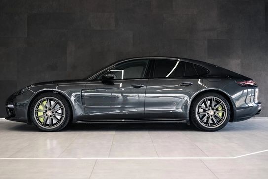 Porsche Panamera Turbo Hybrid