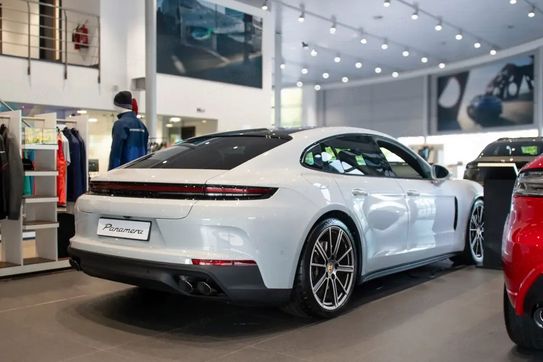 Porsche Panamera 4