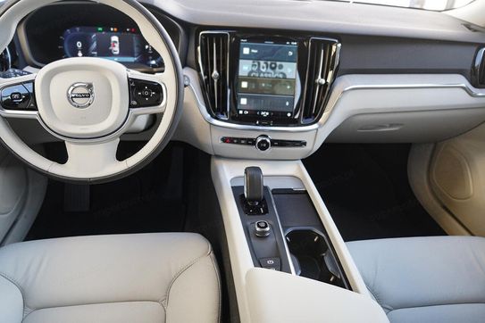 Volvo V60 B4  Plus Dark