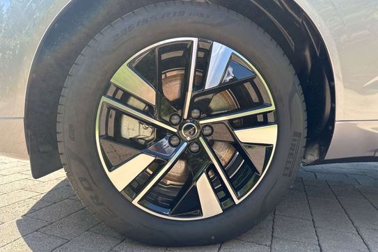 Volvo XC60 B5 AWD Plus Dark