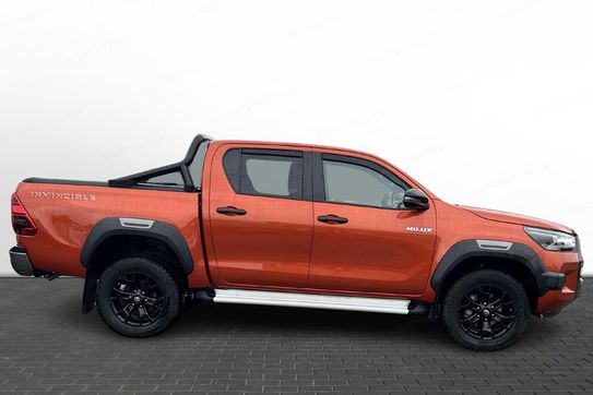 Toyota HiLux Double Cab Invincible 4x4 AT