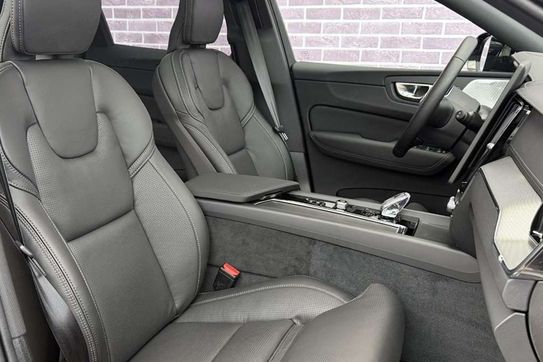 Volvo XC60 T8 Plug-In Hybrid AWD Ultra Dark