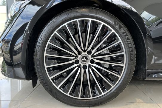 Mercedes Klasa E 300 e  4-Matic AMG