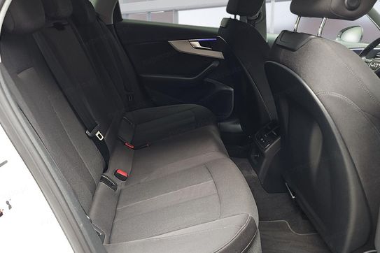 Audi A4 35 TSI s Tronic