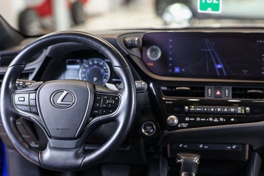 Lexus ES 300h F Sport Design