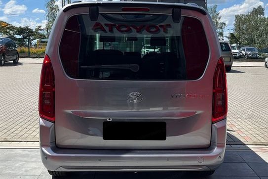 Toyota Proace City Verso Family MT6