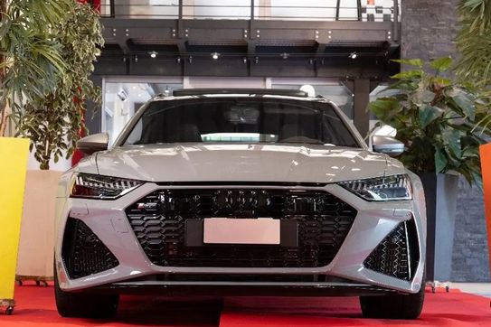 Audi A6 RS6 TFSI quattro Performance