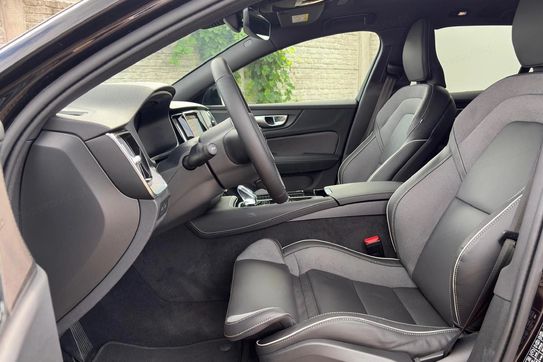 Volvo V60 T6 AWD Plug-In Hybrid Plus Dark aut
