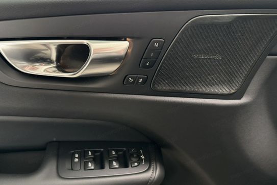 Volvo XC60 B5 B AWD Plus Dark aut