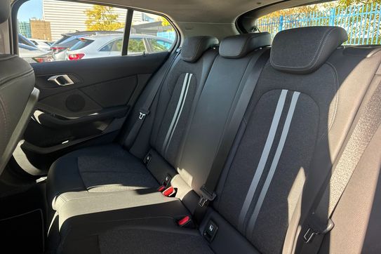 BMW Seria 1 118i Sport Line