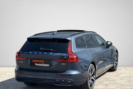 Volvo V60 B4 B Plus Dark