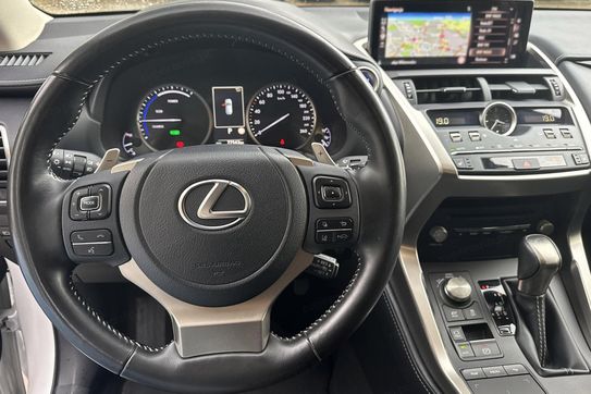 Lexus NX 300h Business Edition AWD