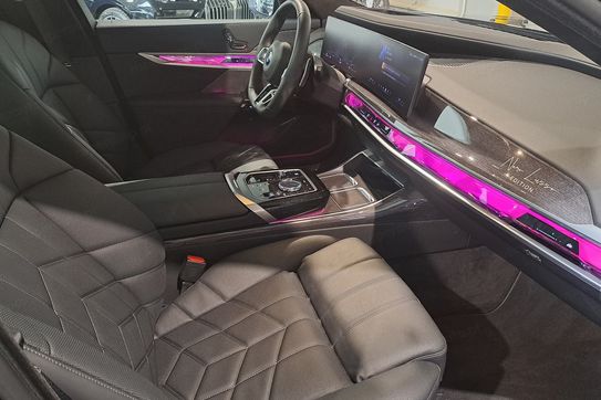 BMW Seria 7 740d xDrive Nero Lusso Edition