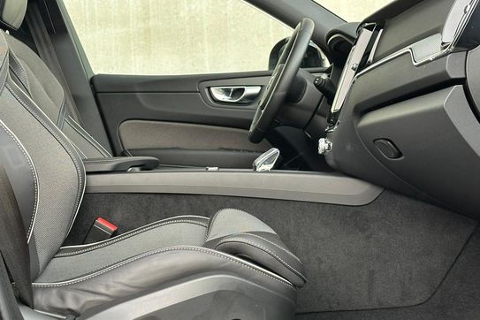 Volvo XC60 B5 B AWD Plus Black Edition aut