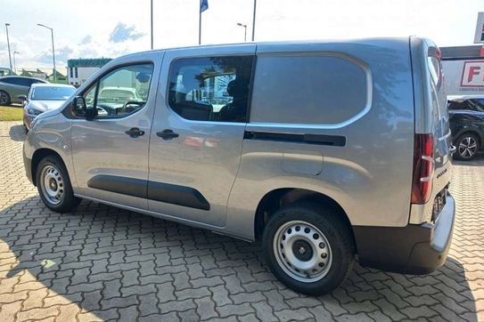 Fiat Doblo Cargo/Van Zabudowa Brygadowa AT8