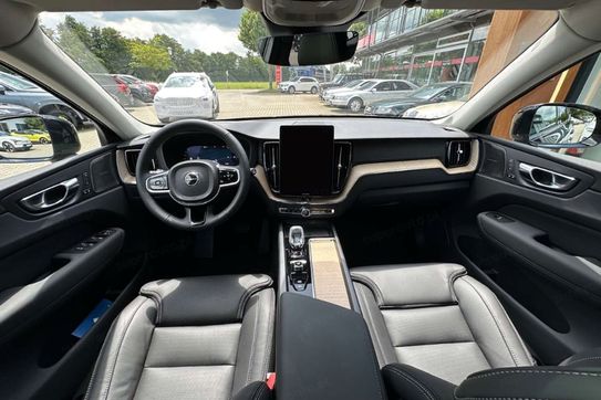 Volvo XC60 B5 AWD Ultra Dark